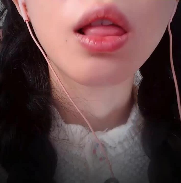 芝麻对辣 ASMR福利近距离舔麦 透视管道舔脸 吸管口腔音