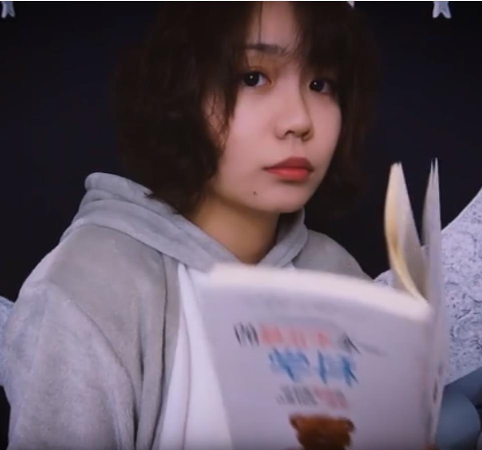 ASMR女朋友温柔哄你睡觉，膝枕掏耳讲故事，40分钟超长角色扮演伴你入眠